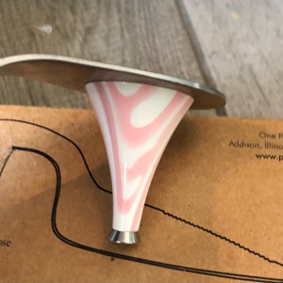 Pampered Chef Pink Zebra High Heel Cake Server #1171 Magnetic. - Picture 4 of 8